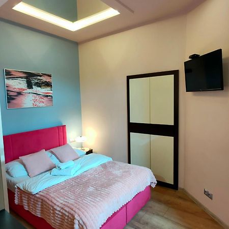 Mirror Pink Studio Apartment Krasków Εξωτερικό φωτογραφία