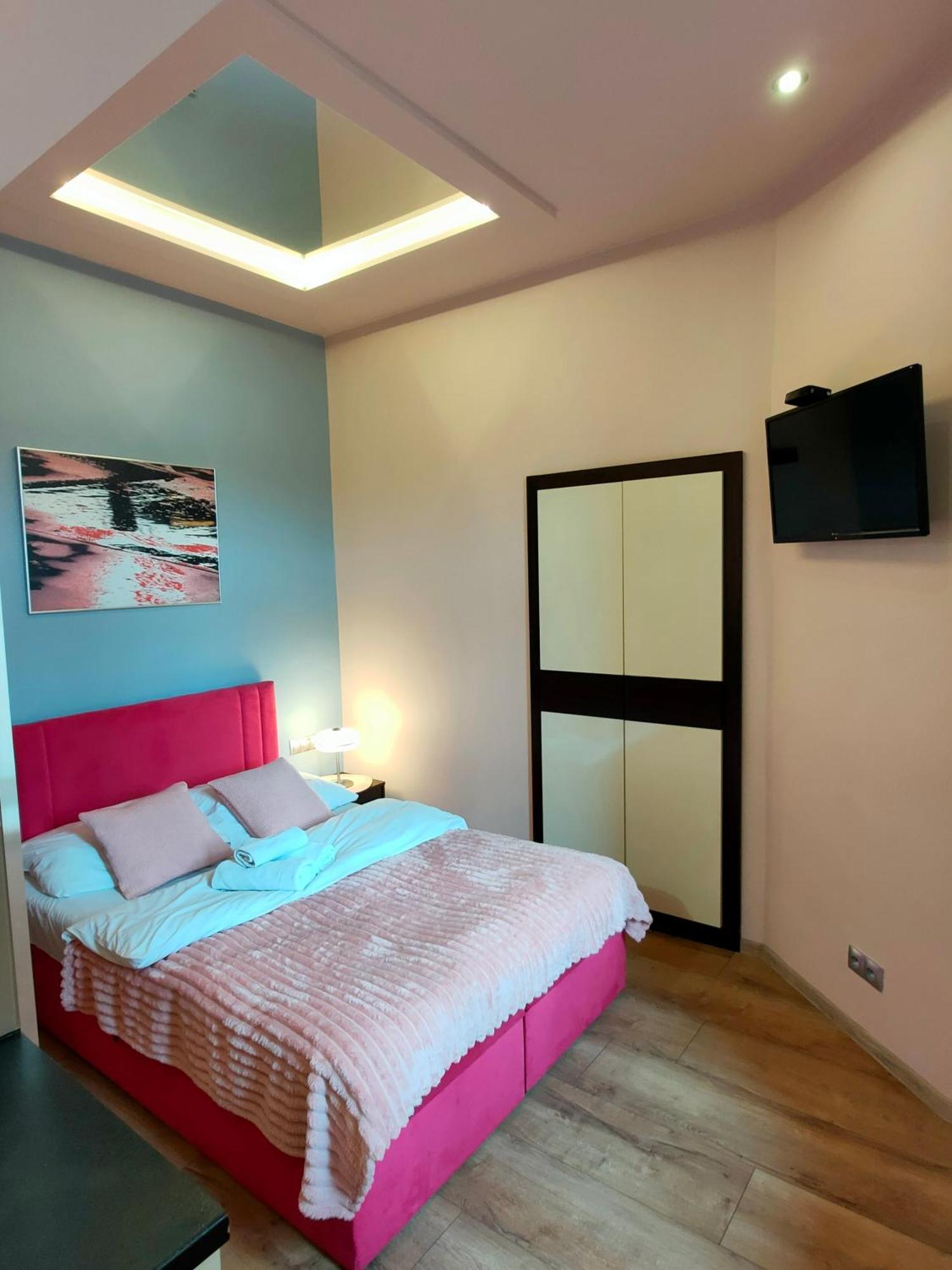 Mirror Pink Studio Apartment Krasków Εξωτερικό φωτογραφία